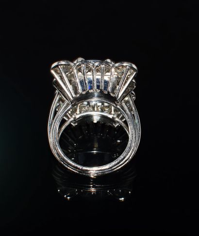 RING in 18K (750/°°) white gold, set with...