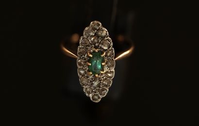 BAGUE MARQUISE en platine et or rose 18K...
