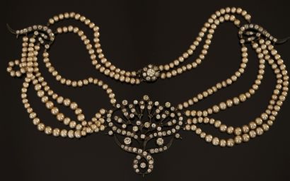 COLLIER draperie en argent min 800/°° composé...