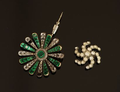 800/°° silver CORSAGE EPINGLE featuring a...