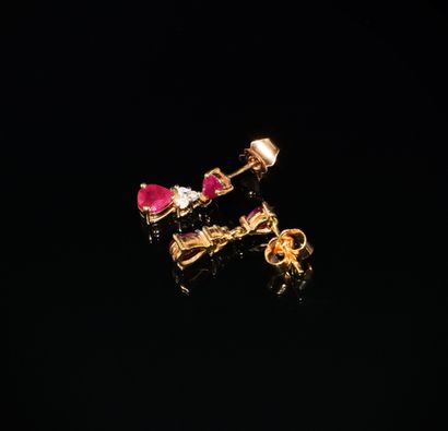 Earrings in 18K (750°°) yellow gold set with...