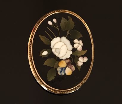 GRANDE BROCHE à monture en or 9k (375/°°)...