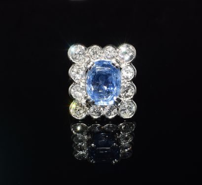 RING in 18K (750/°°) white gold, set with...