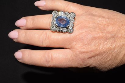 RING in 18K (750/°°) white gold, set with...
