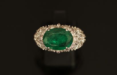 RING in 18K (750/°°) white gold set with...