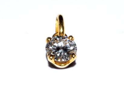 PENDANT in 18K (750/°°) yellow gold set with...