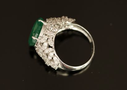RING in 18K (750/°°) white gold set with...