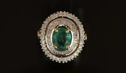 RING in 18k yellow gold (750/°°) centered...