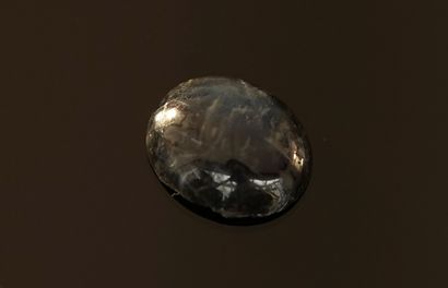 SAPHIR on paper oval cabochon, 5.3cts.