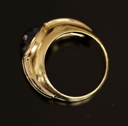 18K (750/°°) yellow gold JONC ring centered...