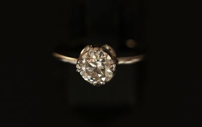 SOLITARY RING in platinum 850/°° centered...