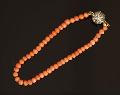 BRACELET of antique orange coral beads (approx....