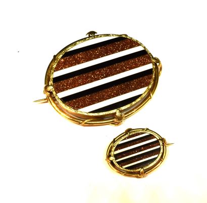ENSEMBLE de 2 BROCHES en or jaune 18K (750/°°)...