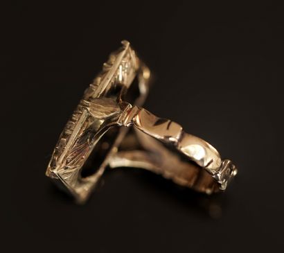 9K (375/°°) yellow gold and min. 800/°° silver...