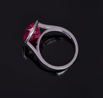 RING in 18K (750/°°) white gold set with...