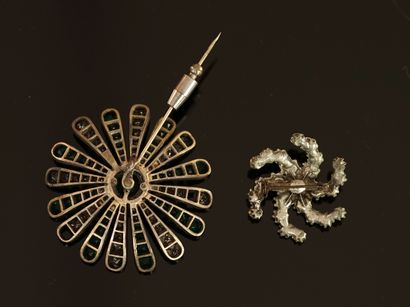 800/°° silver CORSAGE EPINGLE featuring a...