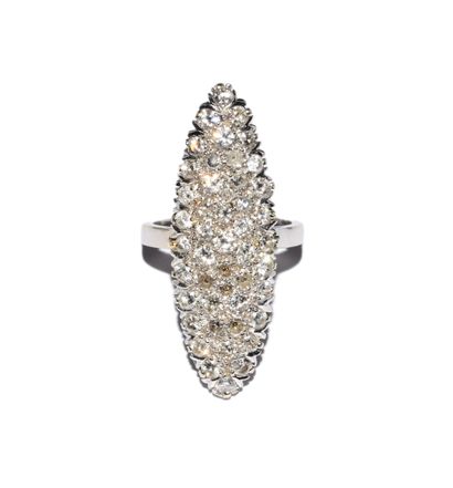 Imposing marquise ring in 18K (750°°) white...