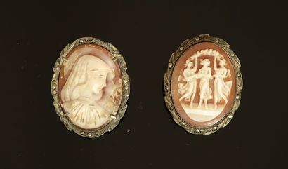 SET in silver min 800/°° composed of 2 shell-cameo...