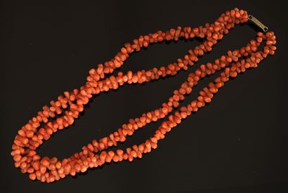 COLLIER composé de 2 rangs en chute de perles...