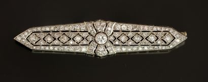 BROCHE en platine et or gris 18K (750/°°)...