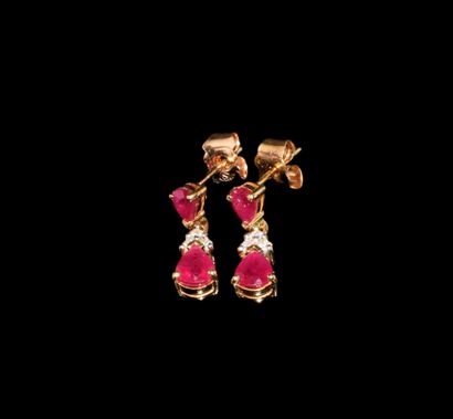 Earrings in 18K (750°°) yellow gold set with...