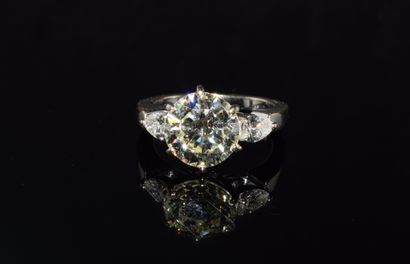 SOLITARY RING in 18K (750/°°) white gold,...