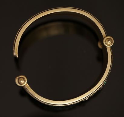 BRACELET large rigide ouvrant en argent doré...