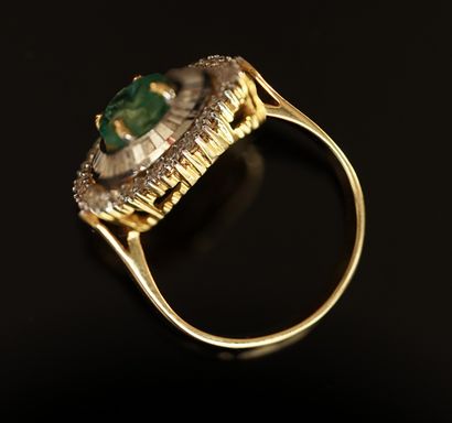 RING in 18k yellow gold (750/°°) centered...