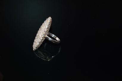 Imposing marquise ring in 18K (750°°) white...