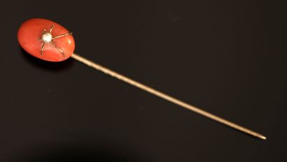 EPINGLE en or 14k (585/°°) retenant une perle...