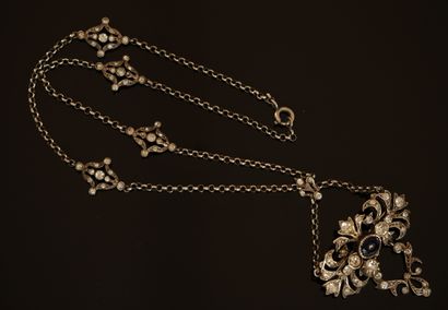 COLLIER en argent min 800/°° retenant un...