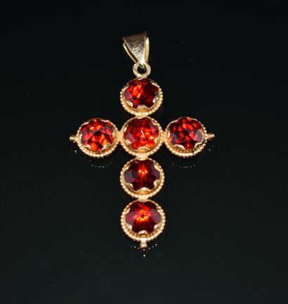 CROSS PENDANT in 18K (750/°°) yellow gold...