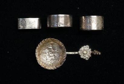 ENSEMBLE en argent min 800/°° comprenant...
