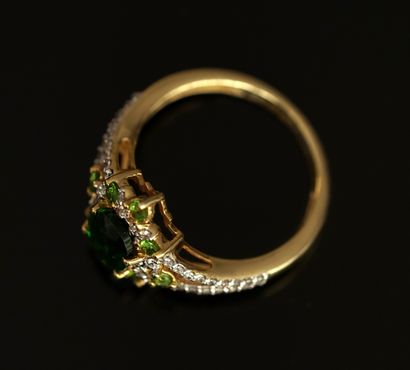 BAGUE en argent doré 925/°° centrée d'un...