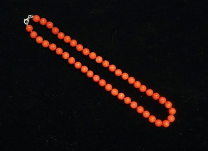 COLLIER en boules de corail naturel rouge...