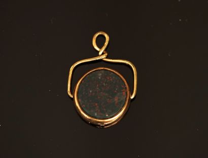 PENDENTIF SCEAU en métal doré présentant...