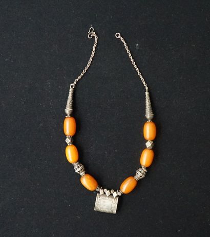 COLLIER 