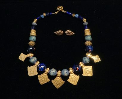COLLIER dans l'esprit antique composé de...