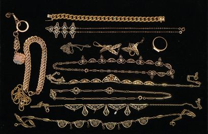 ENSEMBLE de bijoux anciens en métal doré...
