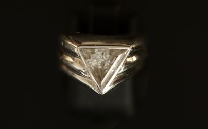 BAGUE en argent min 800/°° à monture godronnée...