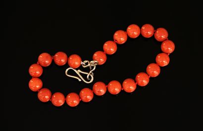 BRACELET en boules de corail naturel rouge...