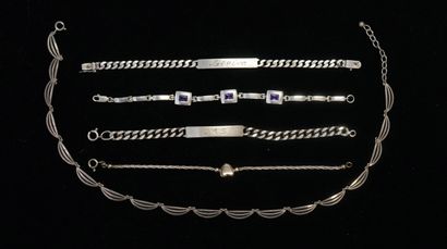 ENSEMBLE en argent min 800/°° comprenant...
