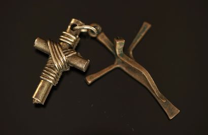 RELIGIOSA - ENSEMBLE de 2 CROIX en métal...