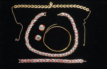 FANTAISIE - PARURE en métal doré et émail...