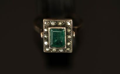 BAGUE ancienne en métal argenté à chaton...