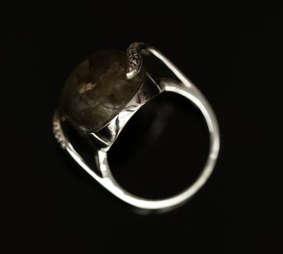 BAGUE en argent 925/°° sertie d'un cabochon...