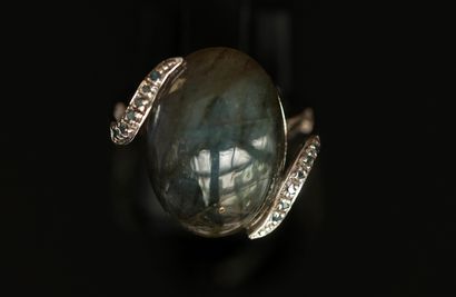 BAGUE en argent 925/°° sertie d'un cabochon...