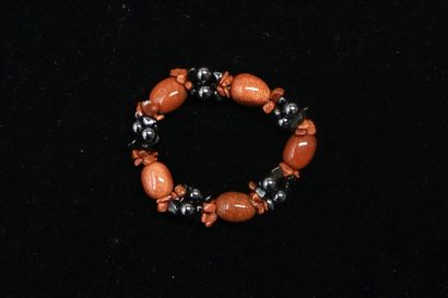 BRACELET composé de perles d'hématite et...