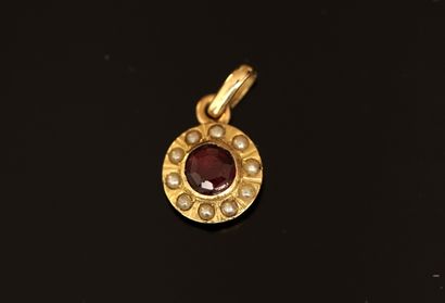 PENDENTIF en or jaune 18k (750/°°) rond,...