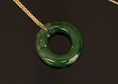 COLLIER en argent doré 925/°° retenant un...